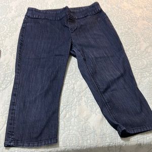 Chico’s denim capris, size 2, 74% cotton, 24% polyester, 2% spandex